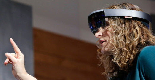 全息投影设备HoloLens